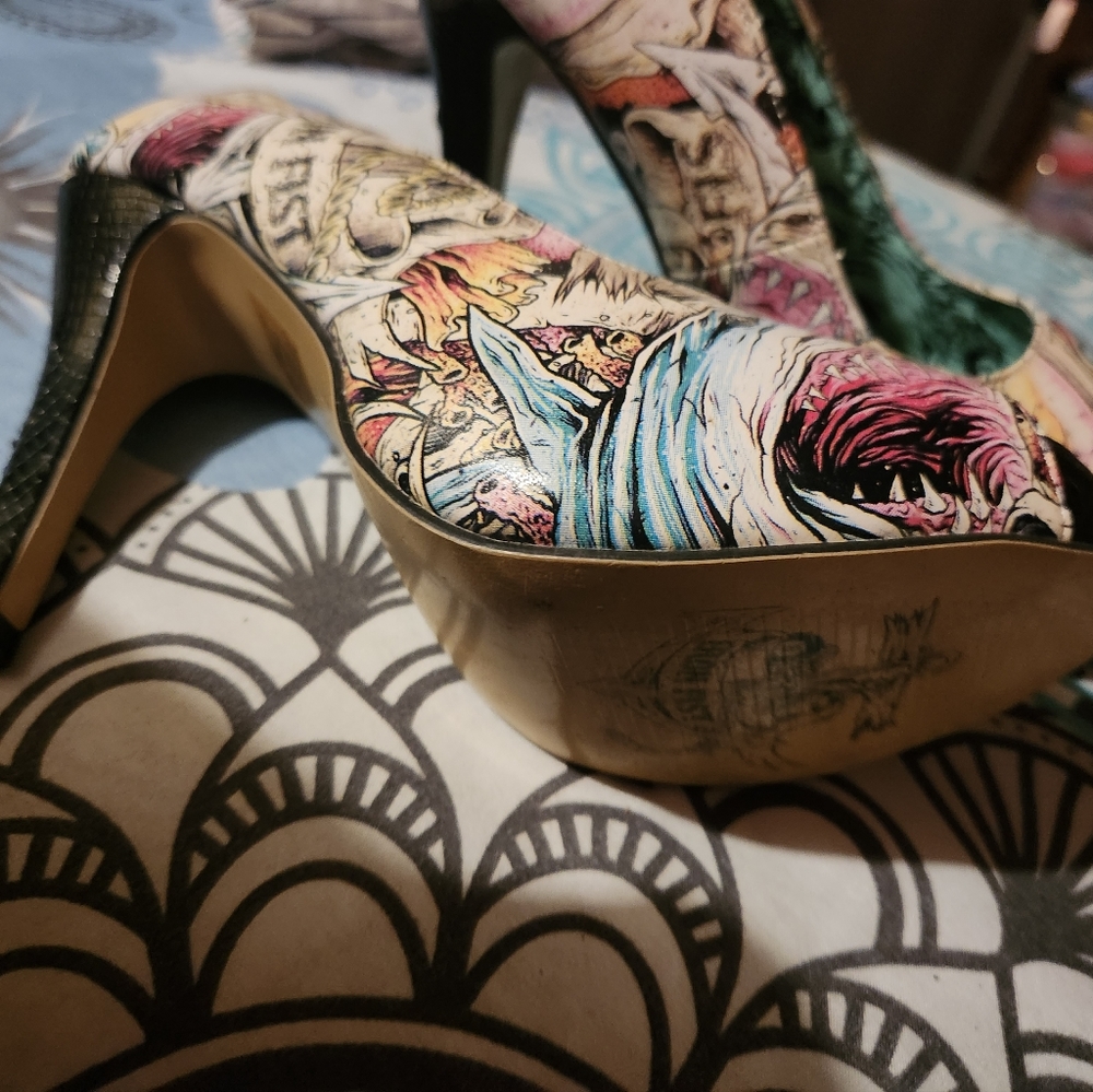 Heels - Picture 4 of 6